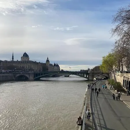 Charme Parisien Proche De Paryż